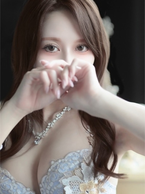 える　心奪われる上品な美女